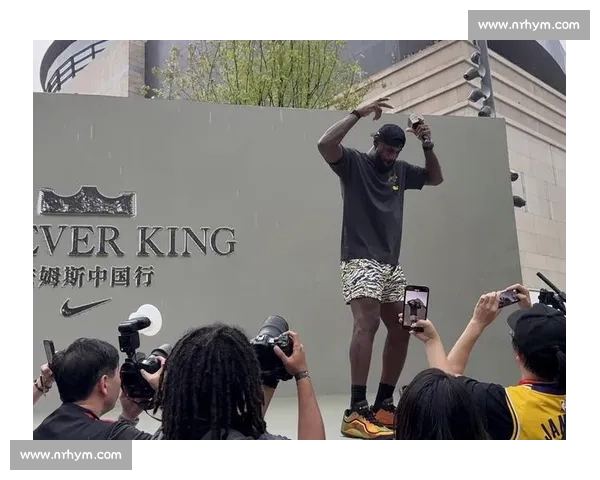 詹姆斯第 15 次中国行燃爆沪蓉 20 年热爱双向奔赴